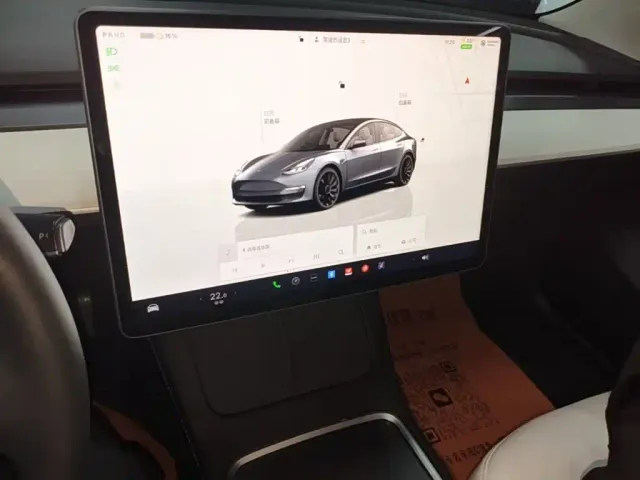 Tesla Model 3 — Фото автомобиля 12