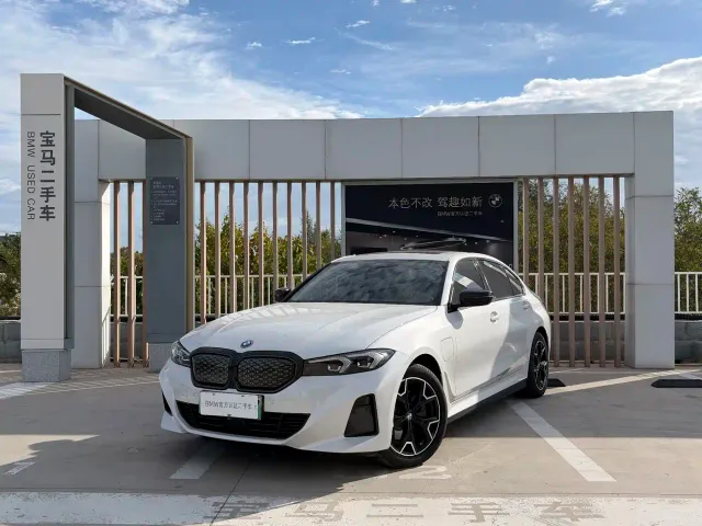 Фотография автомобиля — BMW i3