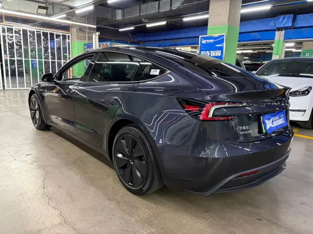 Tesla Model 3 — Фото автомобиля 6
