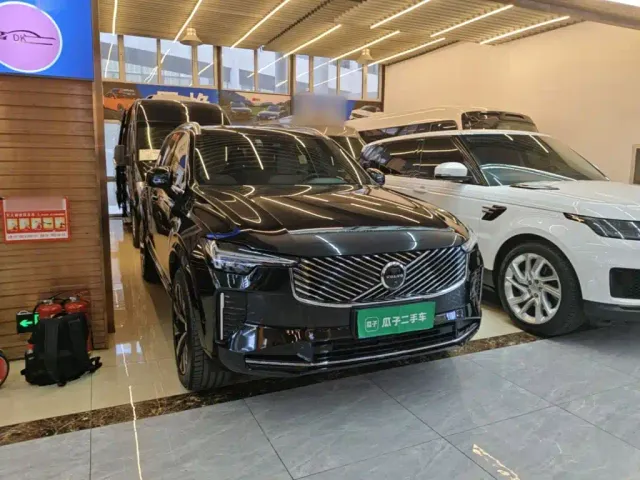 Volvo XC90 — Фото автомобиля 3