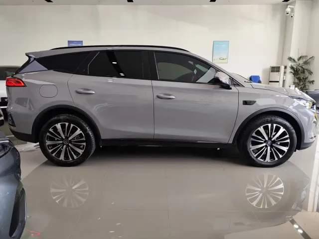 BYD Tang — Фото автомобиля 8