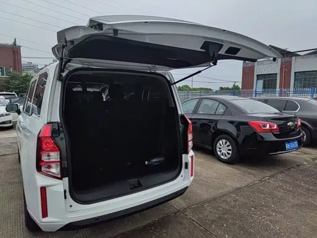 Wuling Hongguang Plus — Фото автомобиля 18