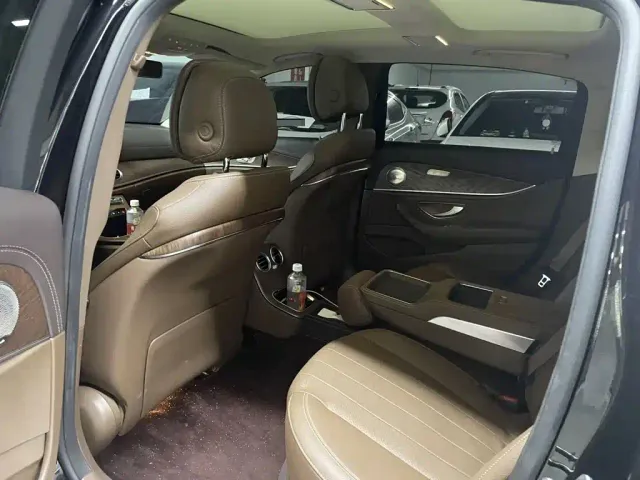 Mercedes-Benz E-Class — Фото автомобиля 8