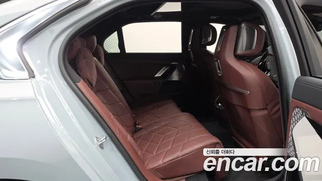BMW 7 Series G70 — Фото автомобиля 17