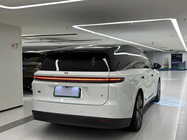 Li Auto Li i8 2025 Standard Edition — Фото автомобиля 4