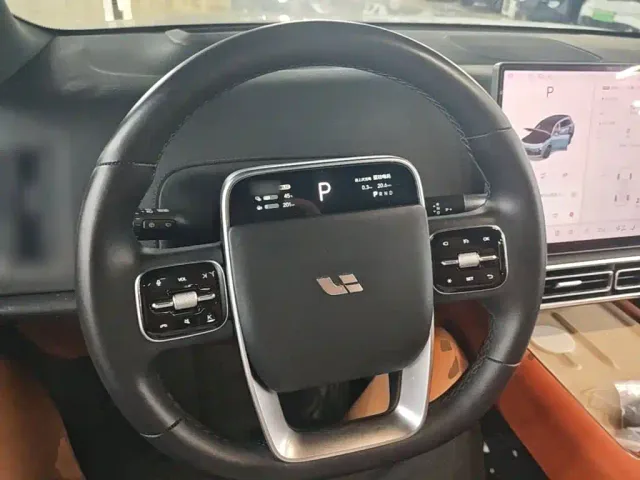Li Auto L8 — Фото автомобиля 10