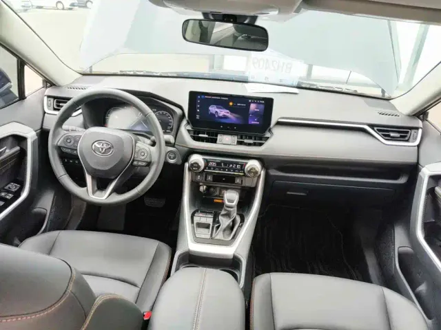 Toyota RAV4 — Фото автомобиля 12