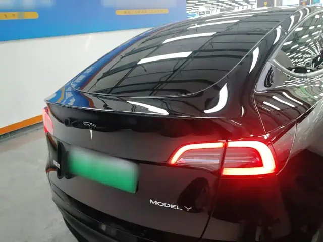 Tesla Model Y — Фото автомобиля 5
