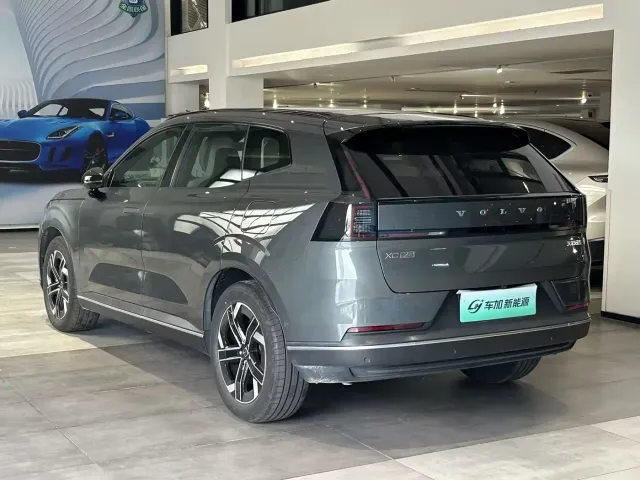 Volvo XC70 Plug-in Hybrid — Фото автомобиля 9