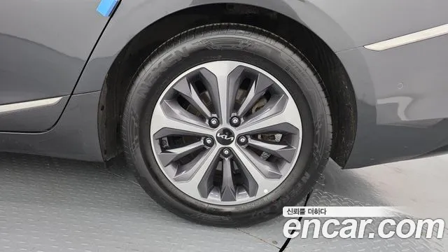 Kia K8 Hybrid — Фото автомобиля 6