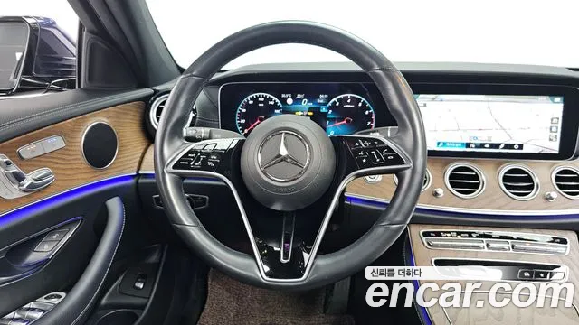 Mercedes-Benz E-Class — Фото автомобиля 12