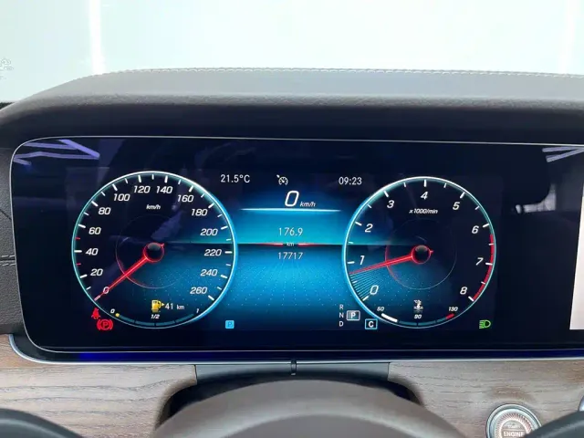Mercedes-Benz E-Class — Фото автомобиля 26