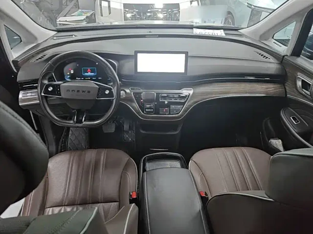 Roewe iMAX8 — Фото автомобиля 9