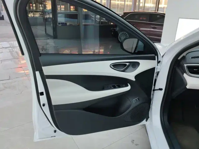 BYD Seal 05 DM-i — Фото автомобиля 7