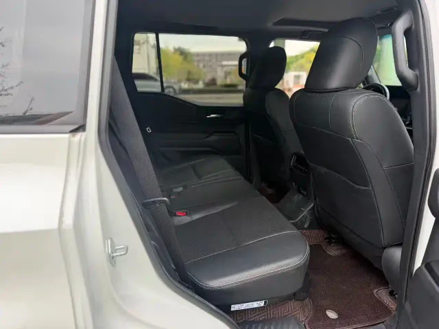 Toyota Prado — Фото автомобиля 10