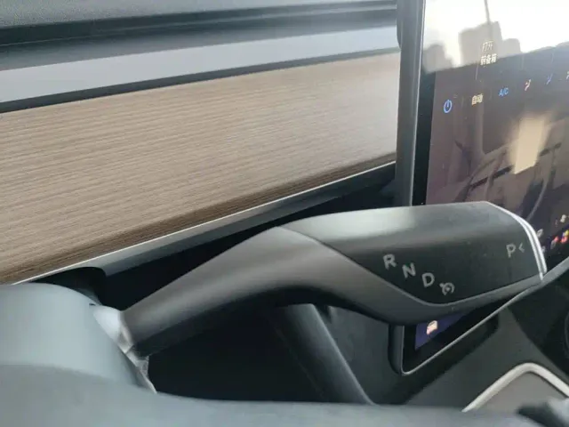 Tesla Model 3 — Фото автомобиля 13