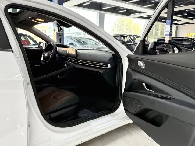 Hyundai Elantra — Фото автомобиля 5