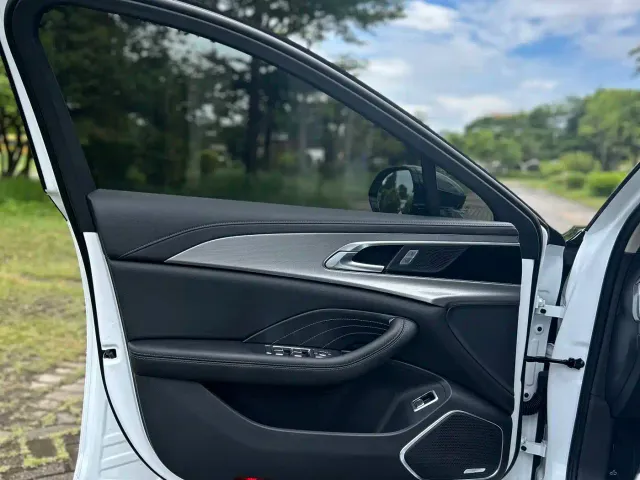 Hongqi H5 — Фото автомобиля 25