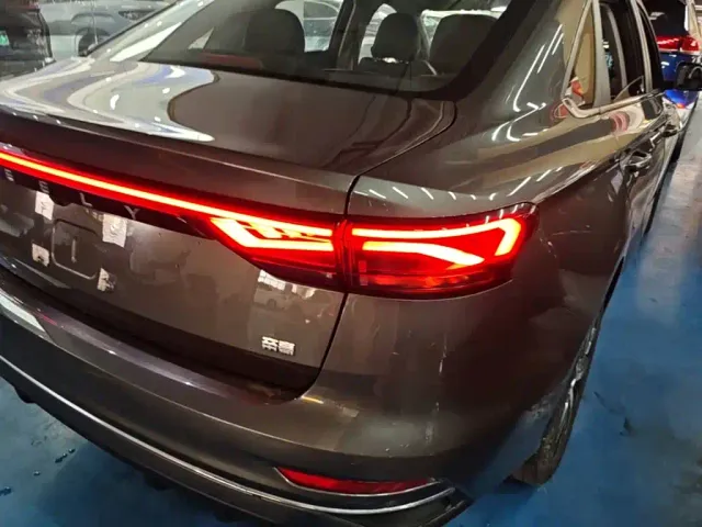 Geely Emgrand — Фото автомобиля 7