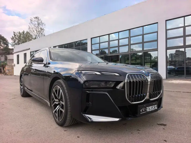 BMW 7 Series — Фото автомобиля 2