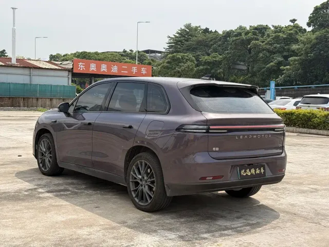 Leapmotor C10 — Фото автомобиля 15