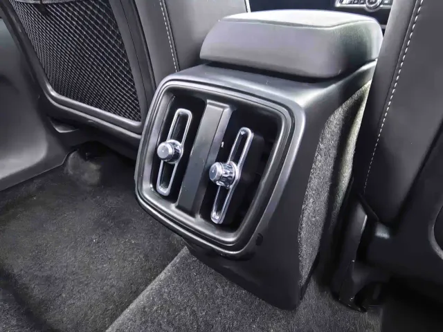 Volvo XC40 — Фото автомобиля 14
