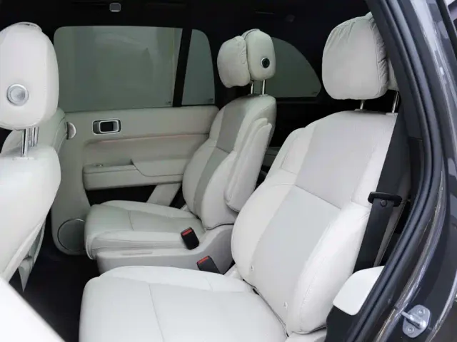 Li Auto L8 — Фото автомобиля 14