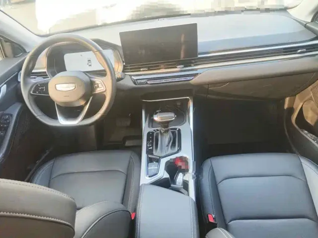 Geely Emgrand — Фото автомобиля 12