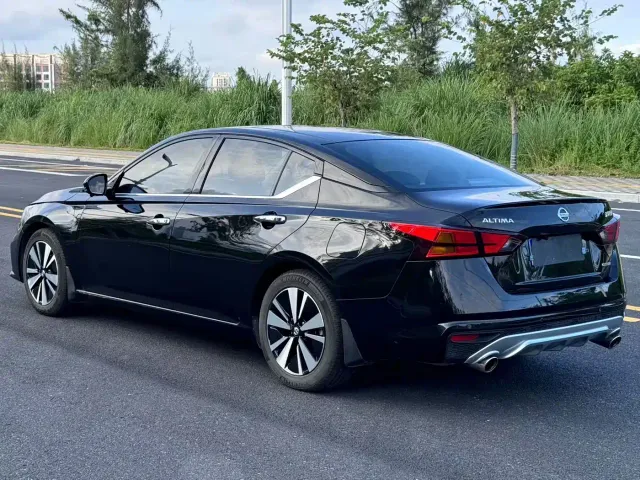 Nissan Teana — Фото автомобиля 6