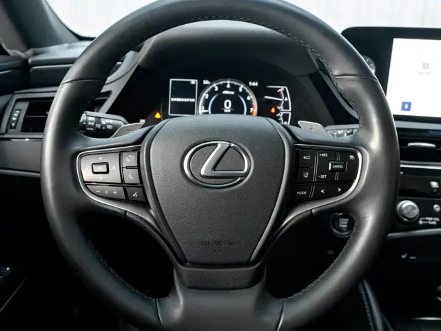 Lexus ES — Фото автомобиля 16