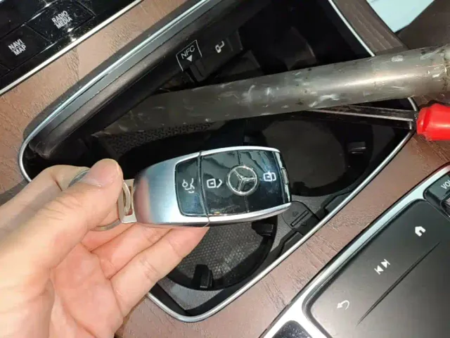Mercedes-Benz E-Class — Фото автомобиля 8