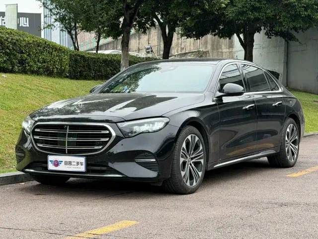 Фотография автомобиля — Mercedes-Benz E-Class