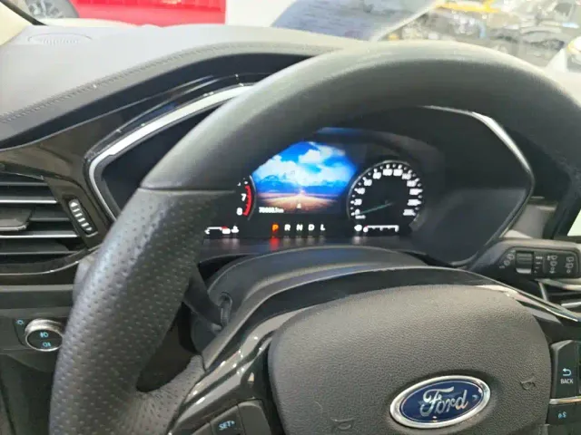 Ford Escape — Фото автомобиля 4