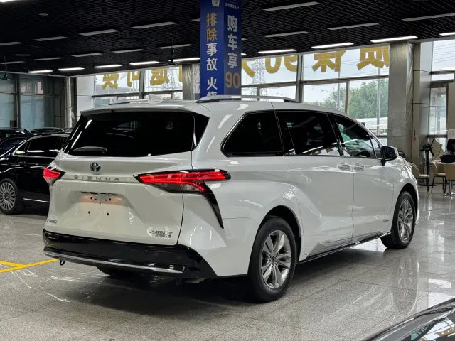 Toyota Sienna — Фото автомобиля 15
