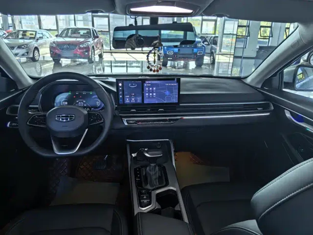 Geely Emgrand — Фото автомобиля 15