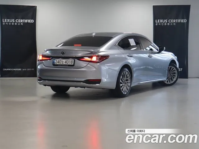 Lexus ES Generation 7 — Фото автомобиля 2