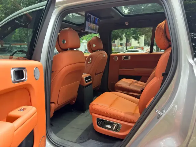 Li Auto L9 — Фото автомобиля 16