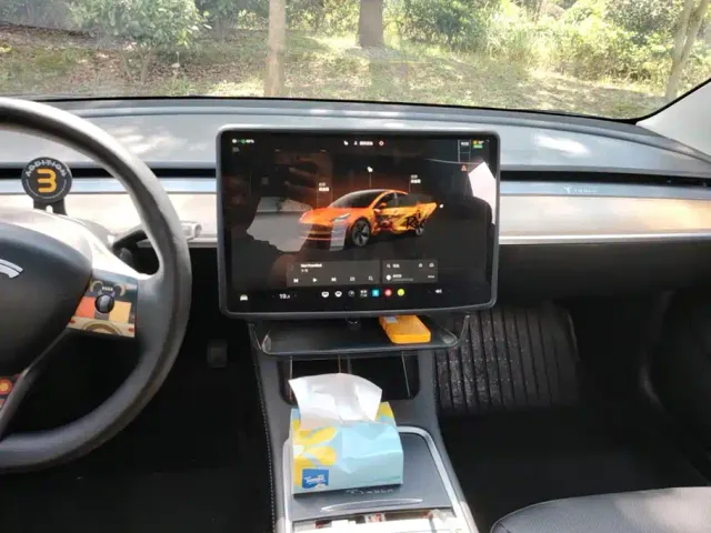 Tesla Model 3 — Фото автомобиля 13