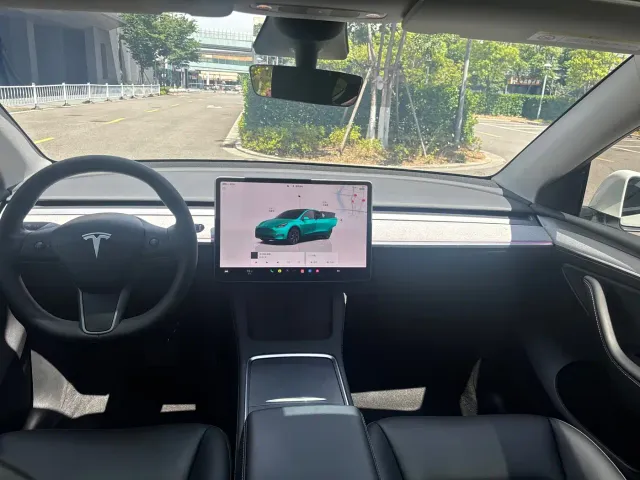 Tesla Model Y — Фото автомобиля 8