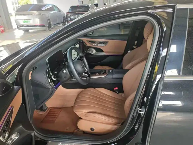 Mercedes-Benz E-Class — Фото автомобиля 4