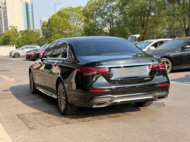 Mercedes-Benz E-Class — Фото автомобиля 8
