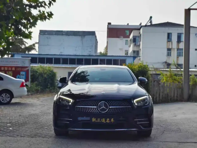 Mercedes-Benz E-Class — Фото автомобиля 2