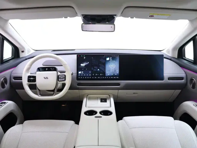 Li Auto i8 — Фото автомобиля 13