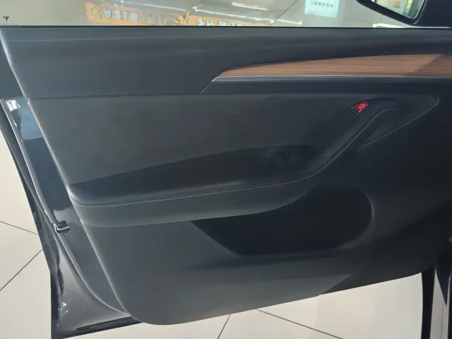 Tesla Model Y — Фото автомобиля 7