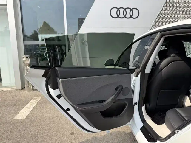 Tesla Model 3 — Фото автомобиля 19