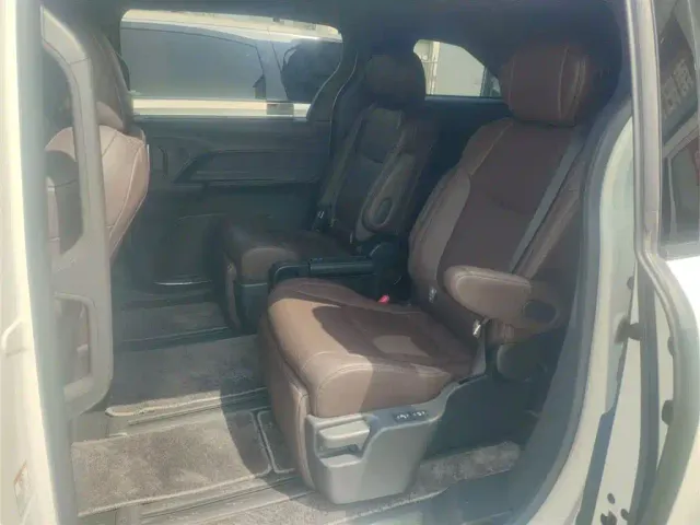 Toyota Sienna — Фото автомобиля 12