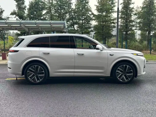 Li Auto L7 — Фото автомобиля 11