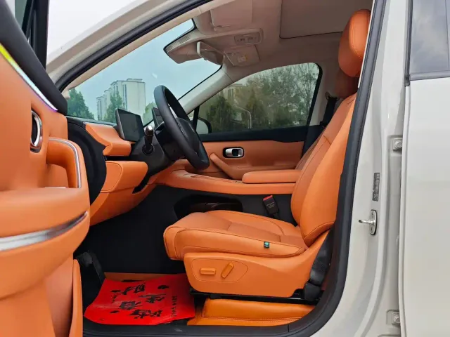 Leapmotor C10 — Фото автомобиля 5