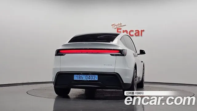 Tesla Model Y — Фото автомобиля 4