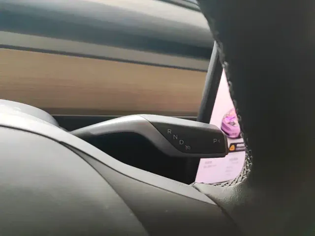Tesla Model Y — Фото автомобиля 13